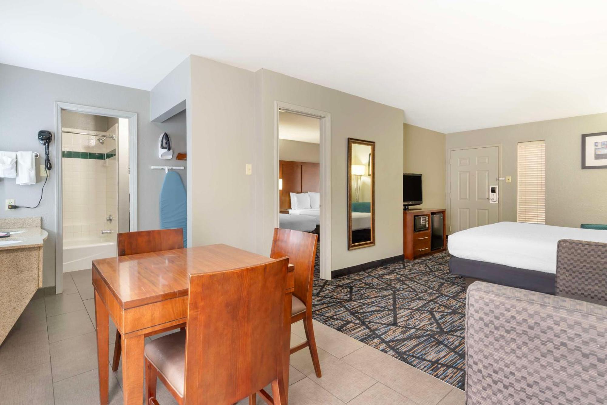 Best Western Near Lackland Afb Seaworld San Antonio Exterior photo