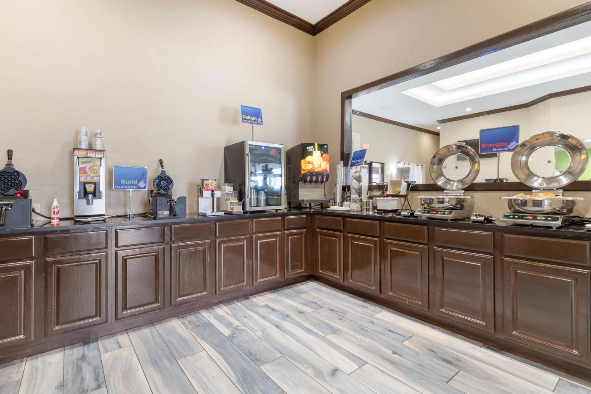 Best Western Near Lackland Afb Seaworld San Antonio Exterior photo